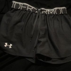 Under armer running shorts